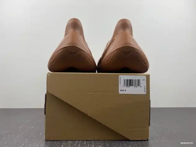 RNR Red Clay Foam HP5335 Yeezy Adidas 0608